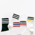 Logo personnalisé coton unisexe 3 chaussettes d&#39;équipage d&#39;école blanches à rayures adolescentes
